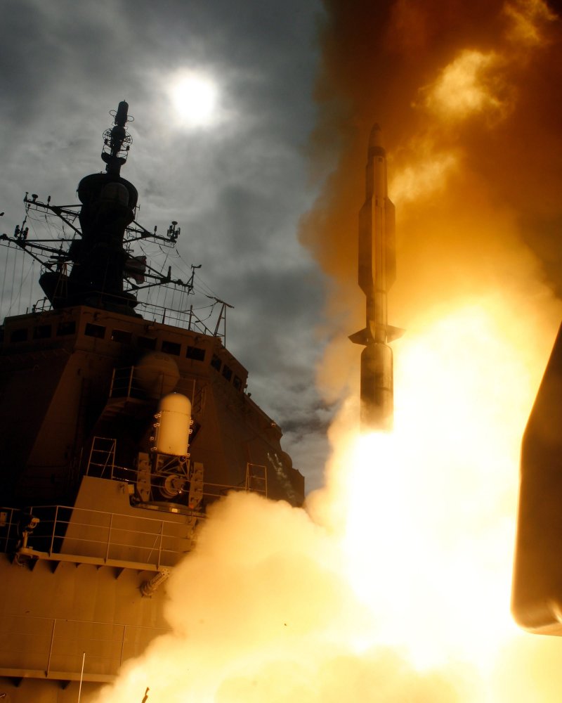 ハワイ・カウアイ島沖でSM-3ブロックIAを発射する海上自衛隊の護衛艦「こんごう」（DDG 173　2007年12月、米海軍提供）