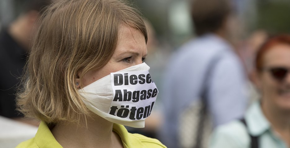 ドイツ都市部において大気汚染対策の一環として、ディーゼル車の乗り入れ制限が導入される可能性が高くなった（ブルームバーグ）