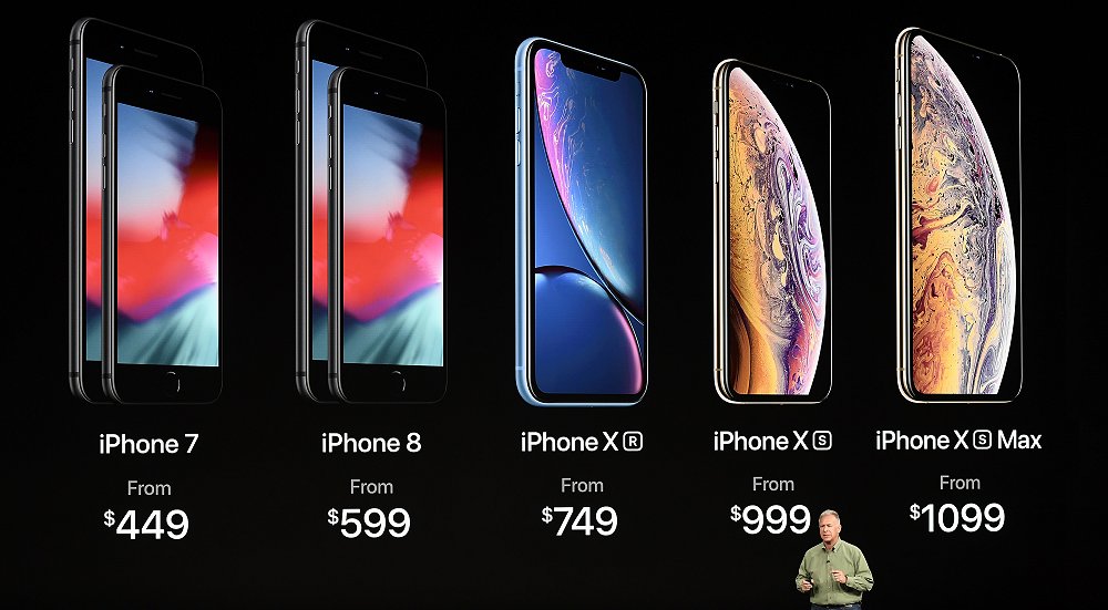 iPhone XS/XS Maxの発売日は9月21日（9月14日から予約開始）。iPhone XRは10月26日からの発売となる（予約開始は10月19日）iPhone7と8は値下げされた新価格となる一方で、iPhoneXはラインアップから外された（12日、クパチーノ＝ブルームバーグ）