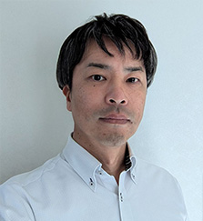 新井 康央 氏